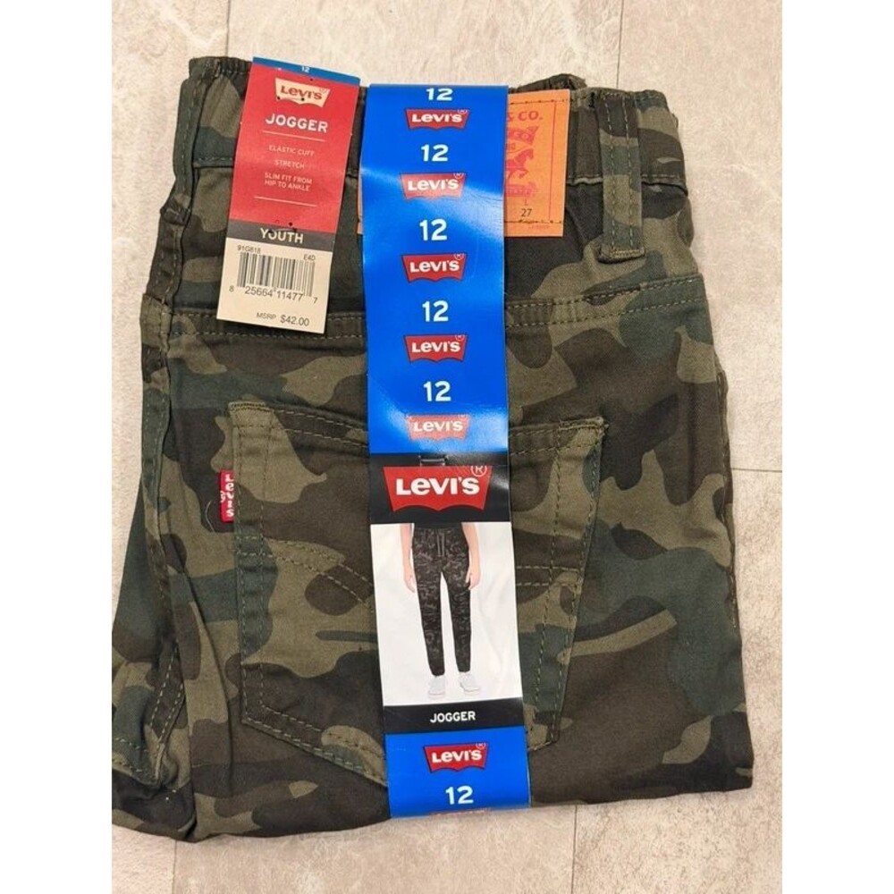 Levi’s camo joggers youth size 12